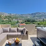Relax Penthouse Private Jacuzzi Split Area Appartamento