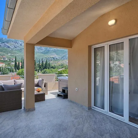 Luxury Mountain View Escape With Private Jacuzzi Split Area Žrnovnica