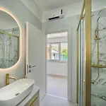 Luxury Mountain View Escape With Private Jacuzzi Split Area