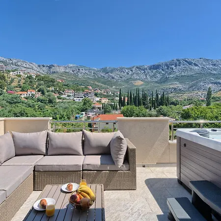 Luxury Mountain View Escape With Private Jacuzzi Split Area Apartment