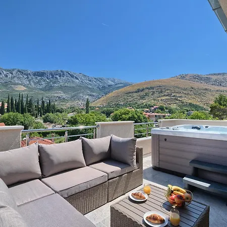 Luxury Mountain View Escape With Private Jacuzzi Split Area Žrnovnica