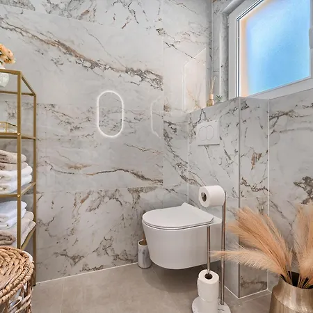 Luxury Mountain View Escape With Private Jacuzzi Split Area Apartment *