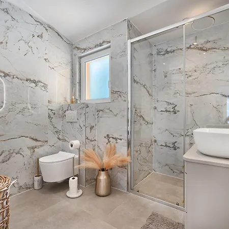 Luxury Mountain View Escape With Private Jacuzzi Split Area Žrnovnica