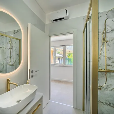 Luxury Mountain View Escape With Private Jacuzzi Split Area