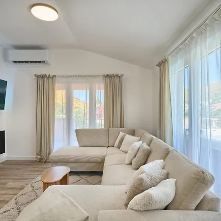 Apartment Luxury Mountain View Escape With Private Jacuzzi Split Area *