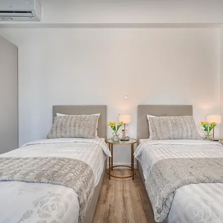 Luxury Mountain View Escape With Private Jacuzzi Split Area * Žrnovnica
