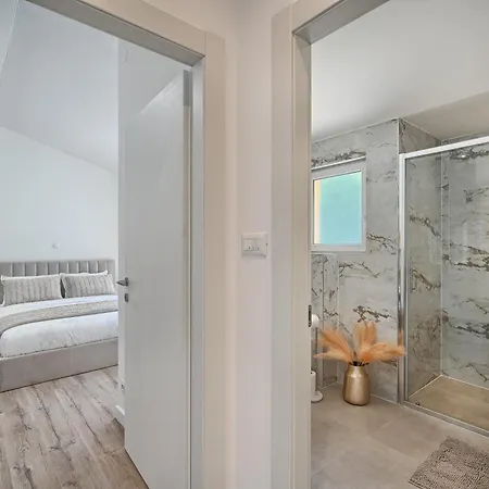 Apartment Luxury Mountain View Escape With Private Jacuzzi Split Area