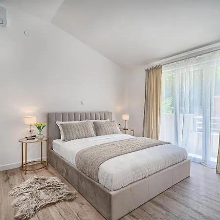 Luxury Mountain View Escape With Private Jacuzzi Split Area Apartment Žrnovnica