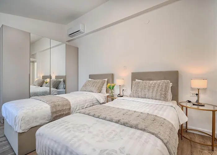 Relax Penthouse Private Jacuzzi Split Area * Žrnovnica