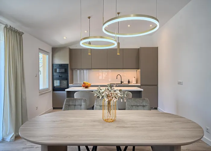 Relax Penthouse Private Jacuzzi Split Area